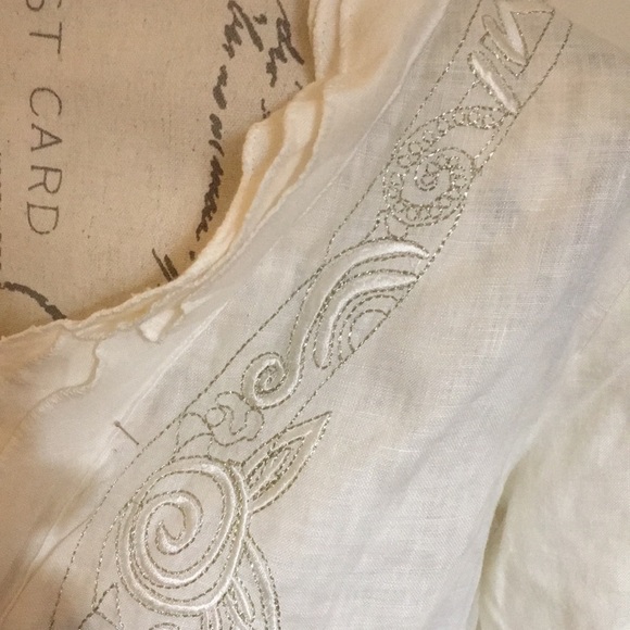 Beautiful white blouse - Picture 2 of 4